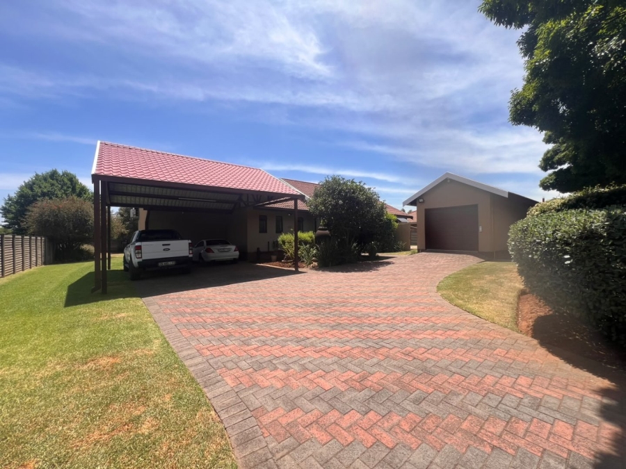 3 Bedroom Property for Sale in Roodia Free State